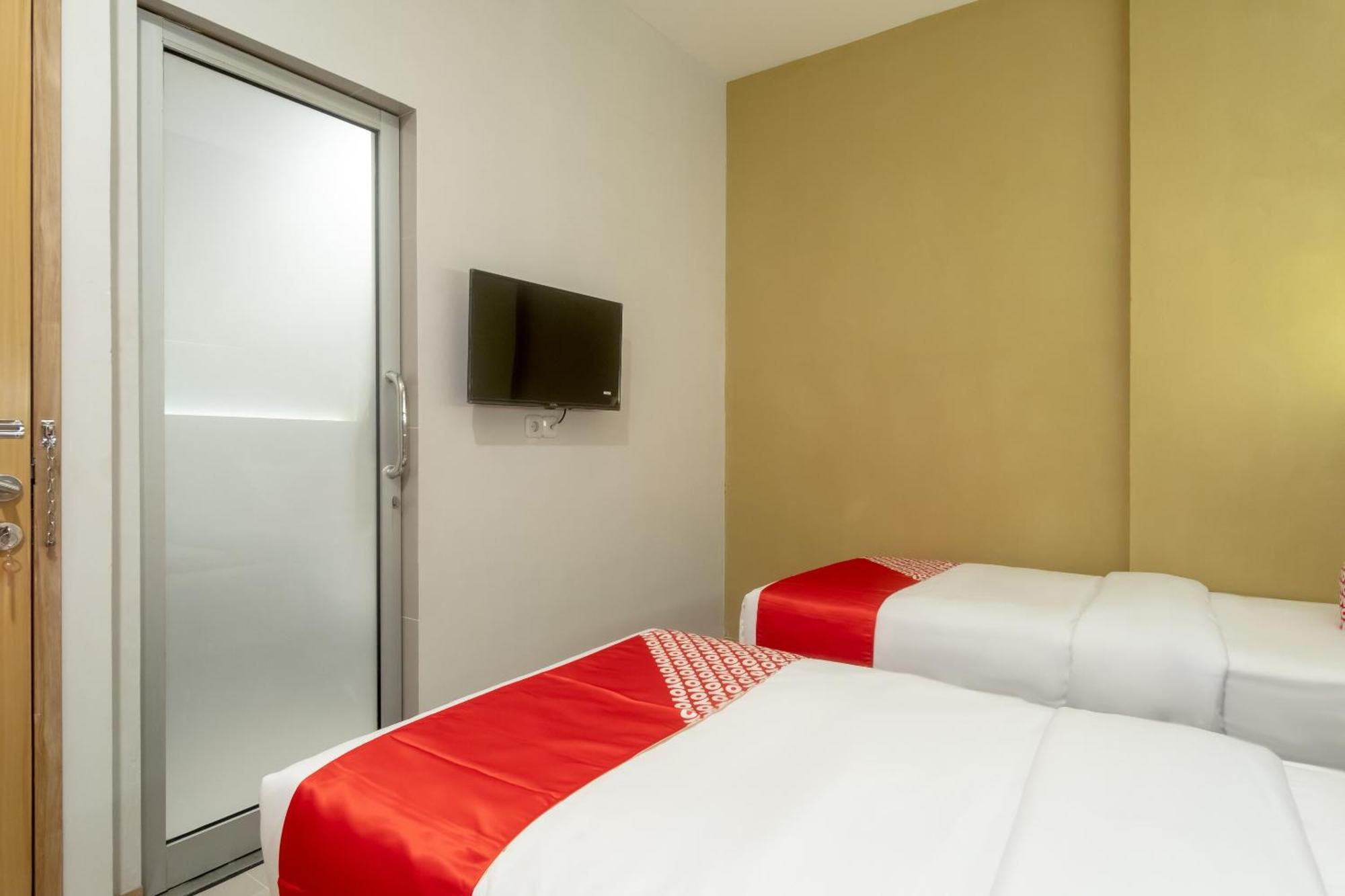 Oyo 3159 Festive Inn Medan Exterior photo